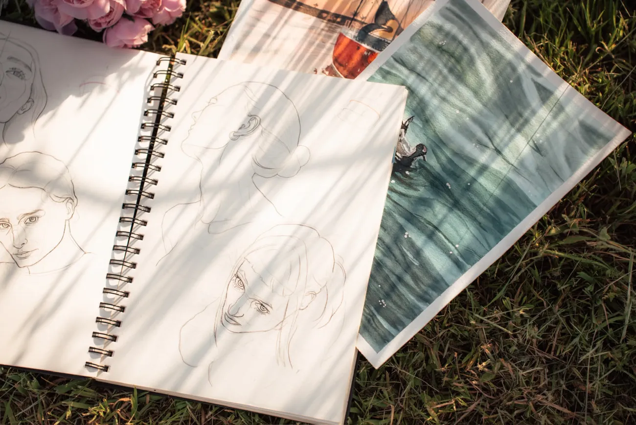 Aquarell-Portraits und Bleistiftzeichnungen im Skizzenbuch